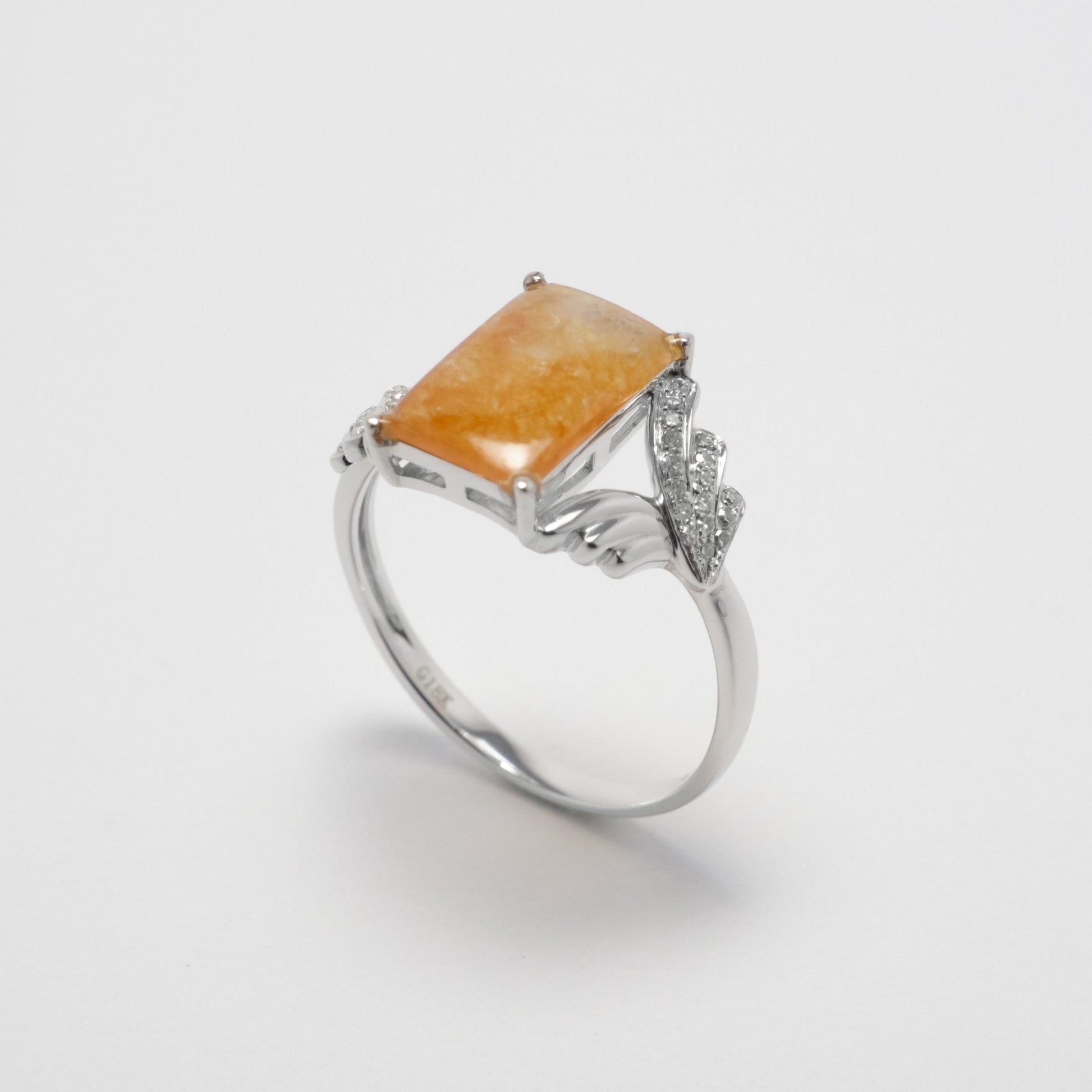 Ring - 18K白金緬甸黃翡方面天然翡翠配交錯鑽石葉形戒指 - 雅玉珠寶