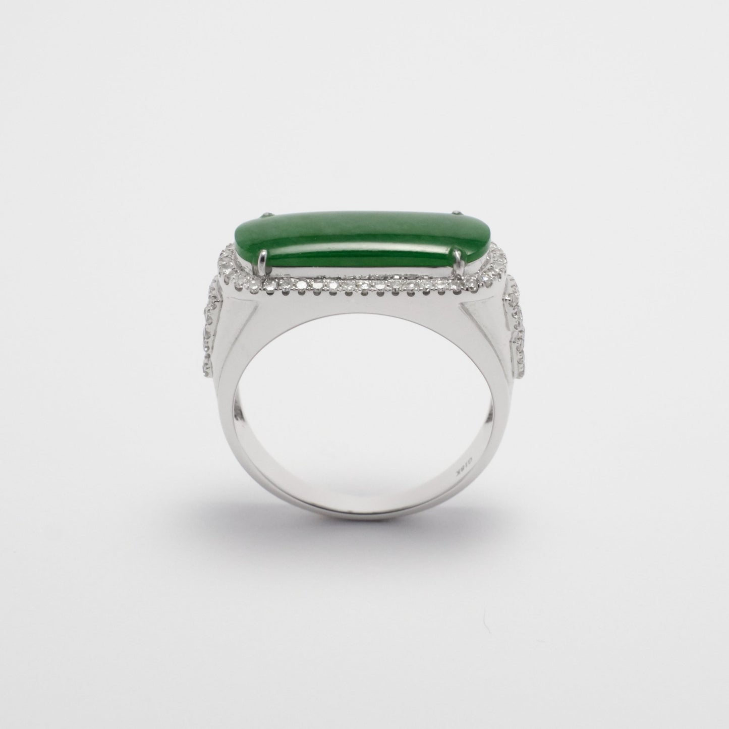 Ring - 18K白金緬甸老坑綠色馬鞍形天然翡翠配鑽石戒指 - 雅玉珠寶