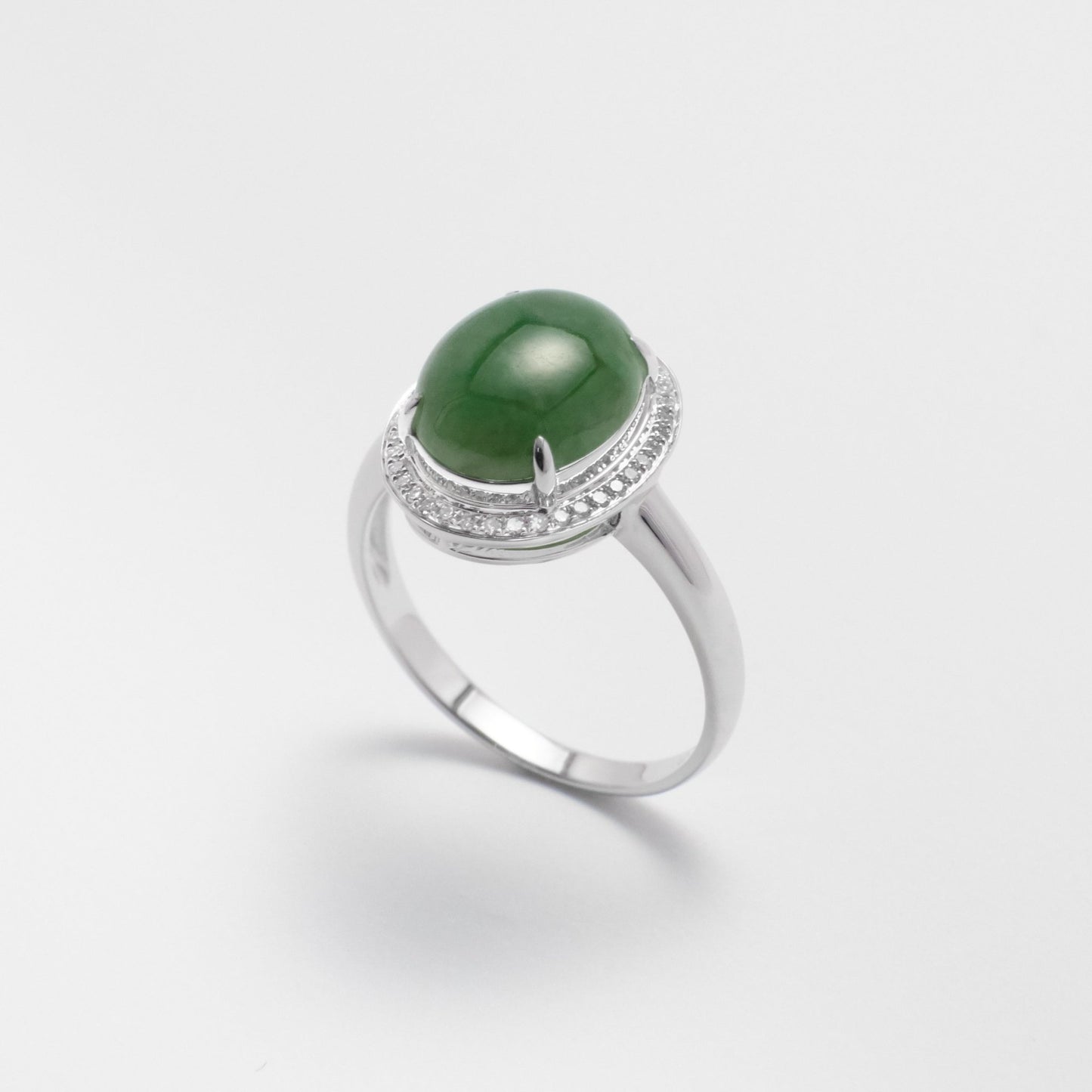 Ring - 18K白金緬甸老坑花青鵝蛋形天然翡翠配鑽石戒指 - 雅玉珠寶