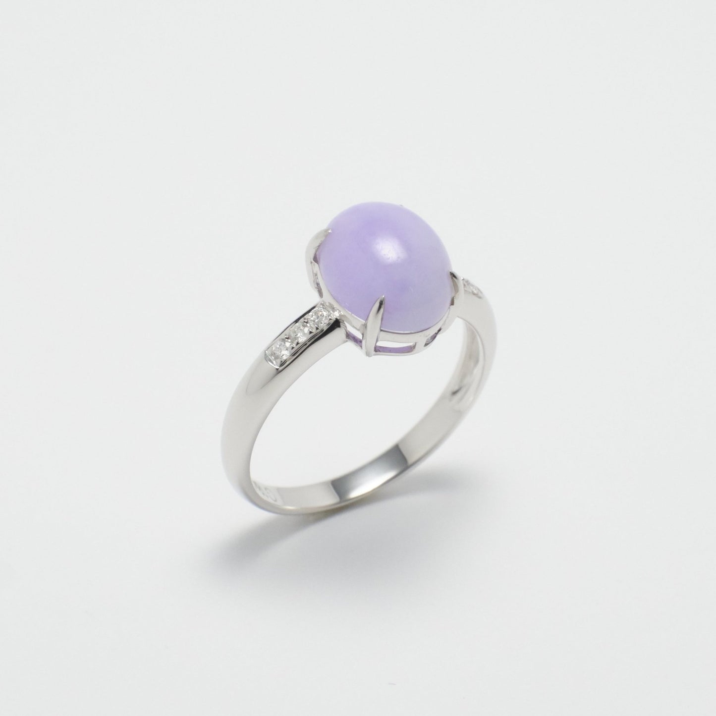 Ring - 18K白金緬甸紫羅蘭鵝蛋形天然翡翠配鑽石戒指 - 雅玉珠寶