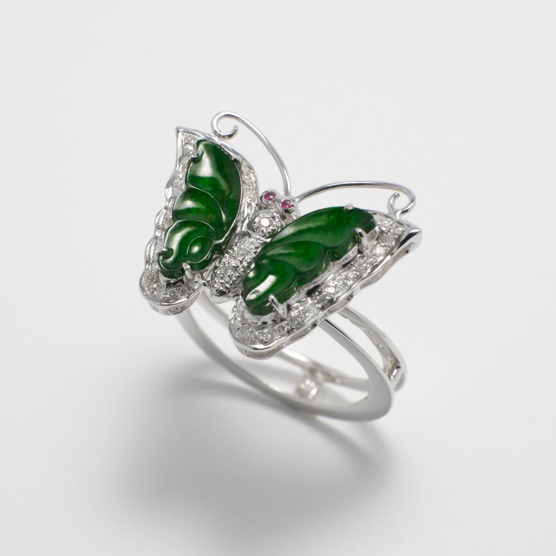 Ring - 18K白金緬甸老坑綠色蝴蝶形雕刻天然翡翠配鑽石紅寶石兩用吊墜戒指 - 雅玉珠寶