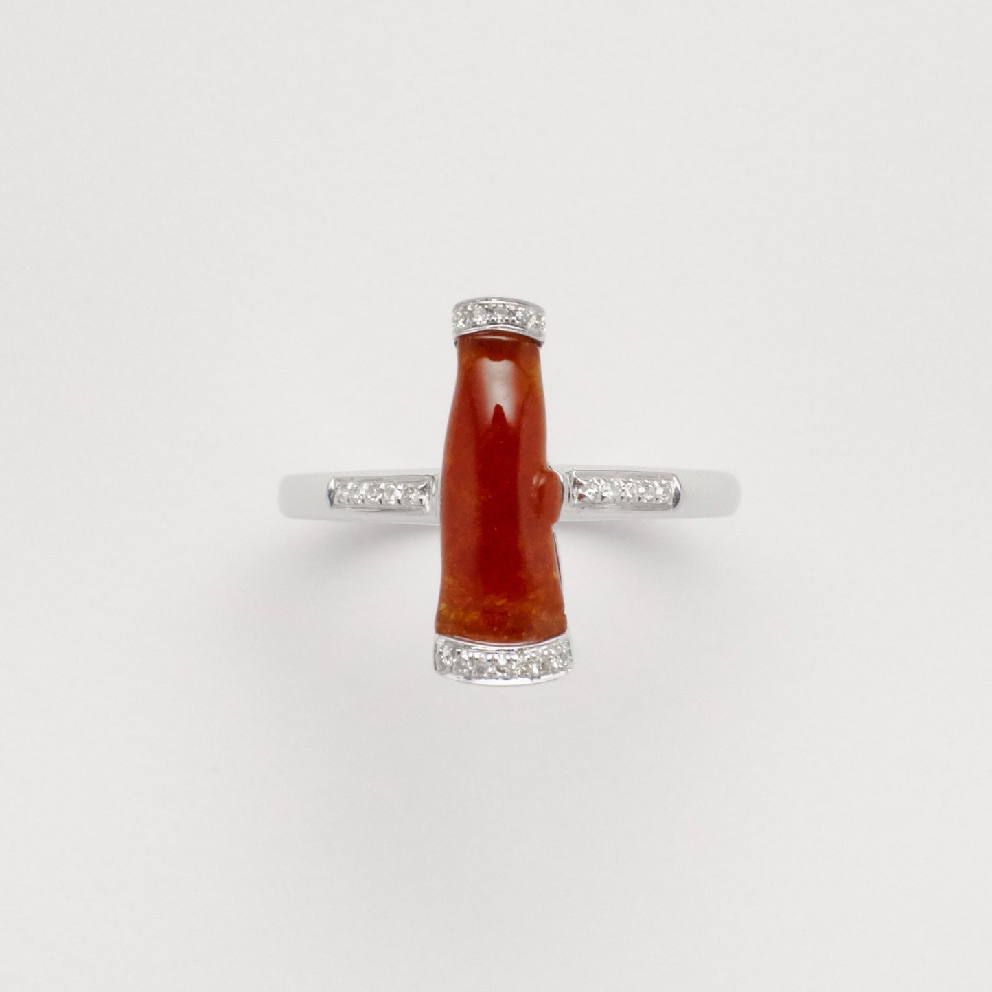 Ring - 18K白金緬甸紅翡竹形雕刻天然翡翠配鑽石戒指 - 雅玉珠寶