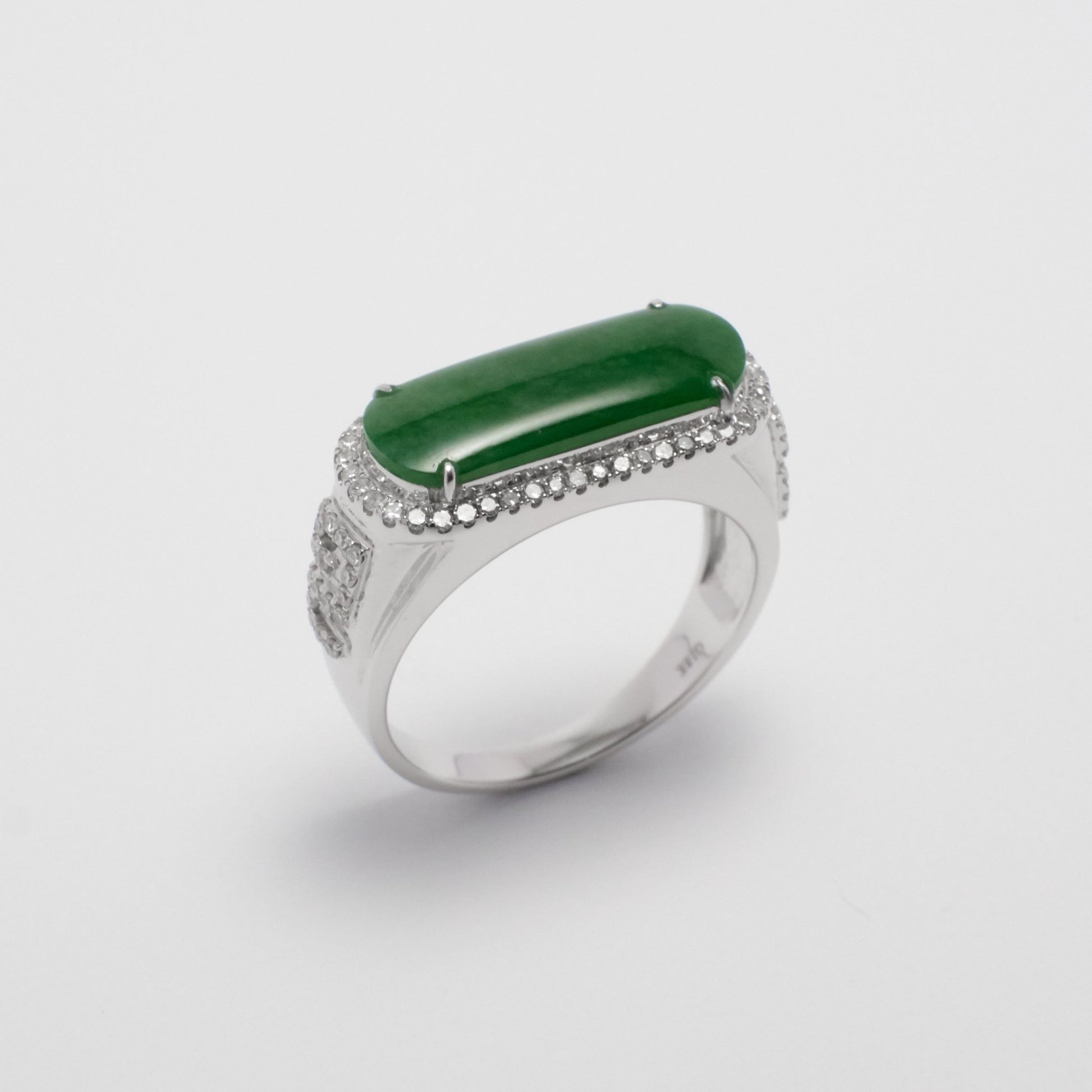 Ring - 18K白金緬甸老坑綠色馬鞍形天然翡翠配鑽石戒指 - 雅玉珠寶