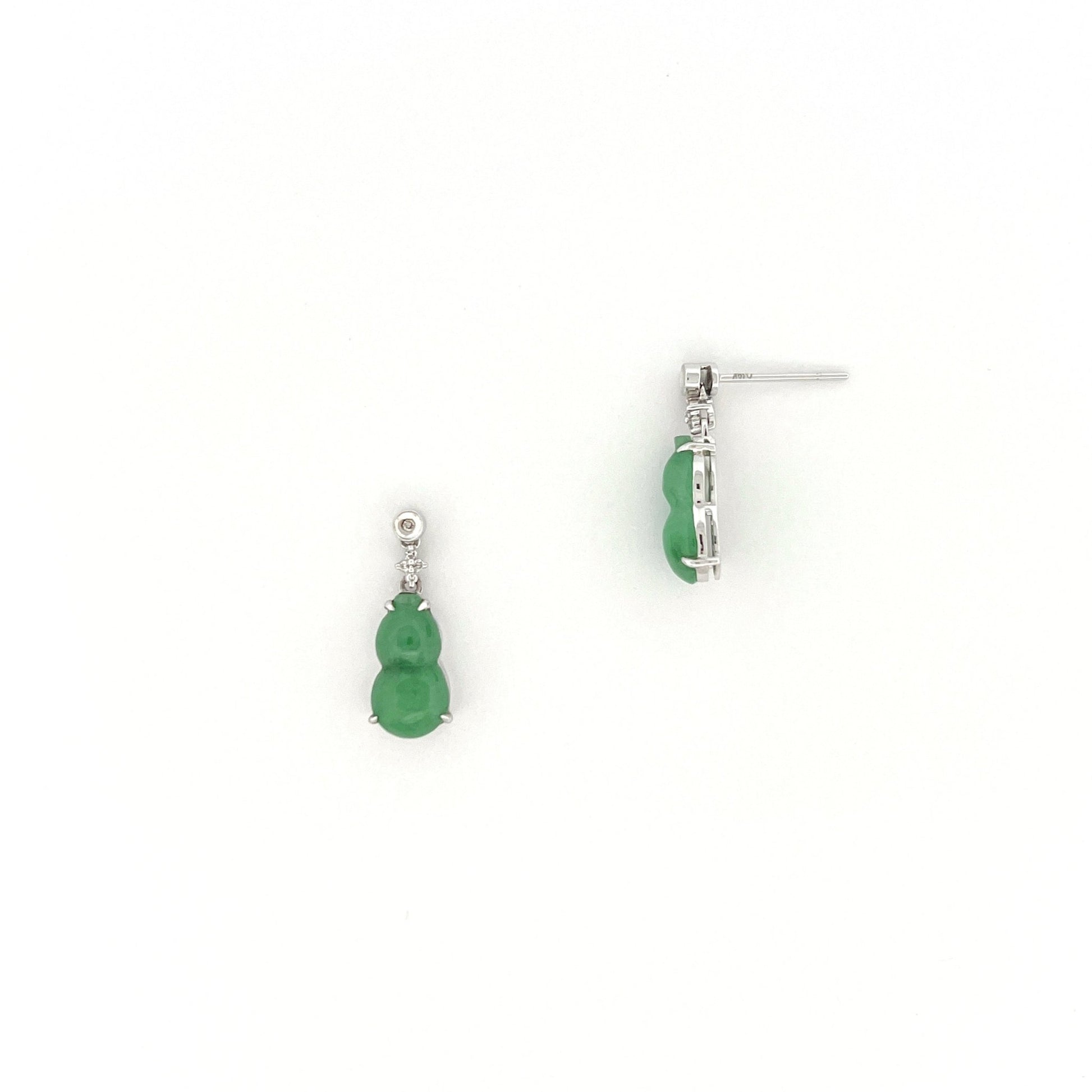 耳環 - 綠色葫蘆雕刻天然翡翠配鑽石拼花18K白色金耳環 - 雅玉珠寶