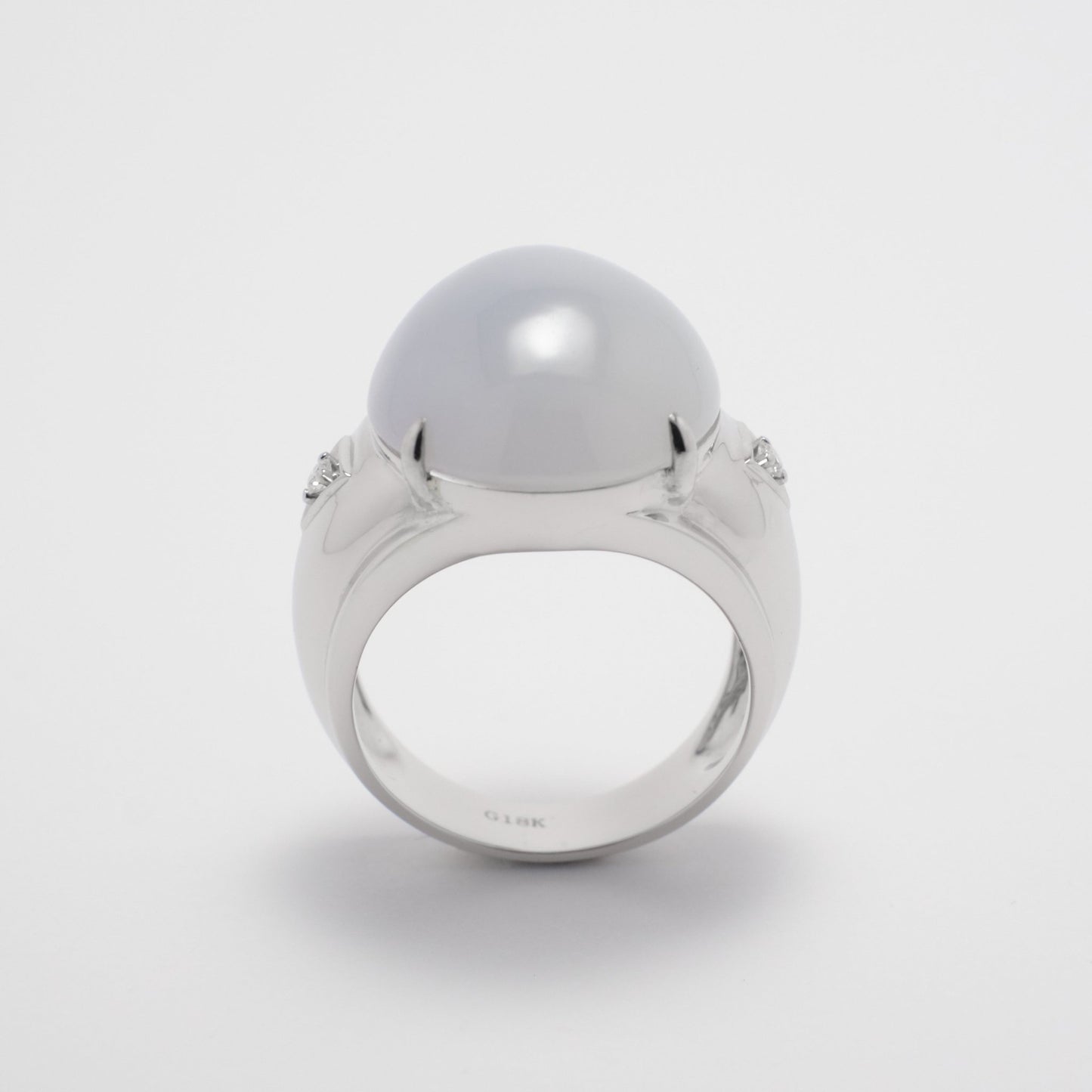 Ring - 18K白金緬甸冰糯淡紫鵝蛋形天然翡翠配鐨石戒指 - 雅玉珠寶