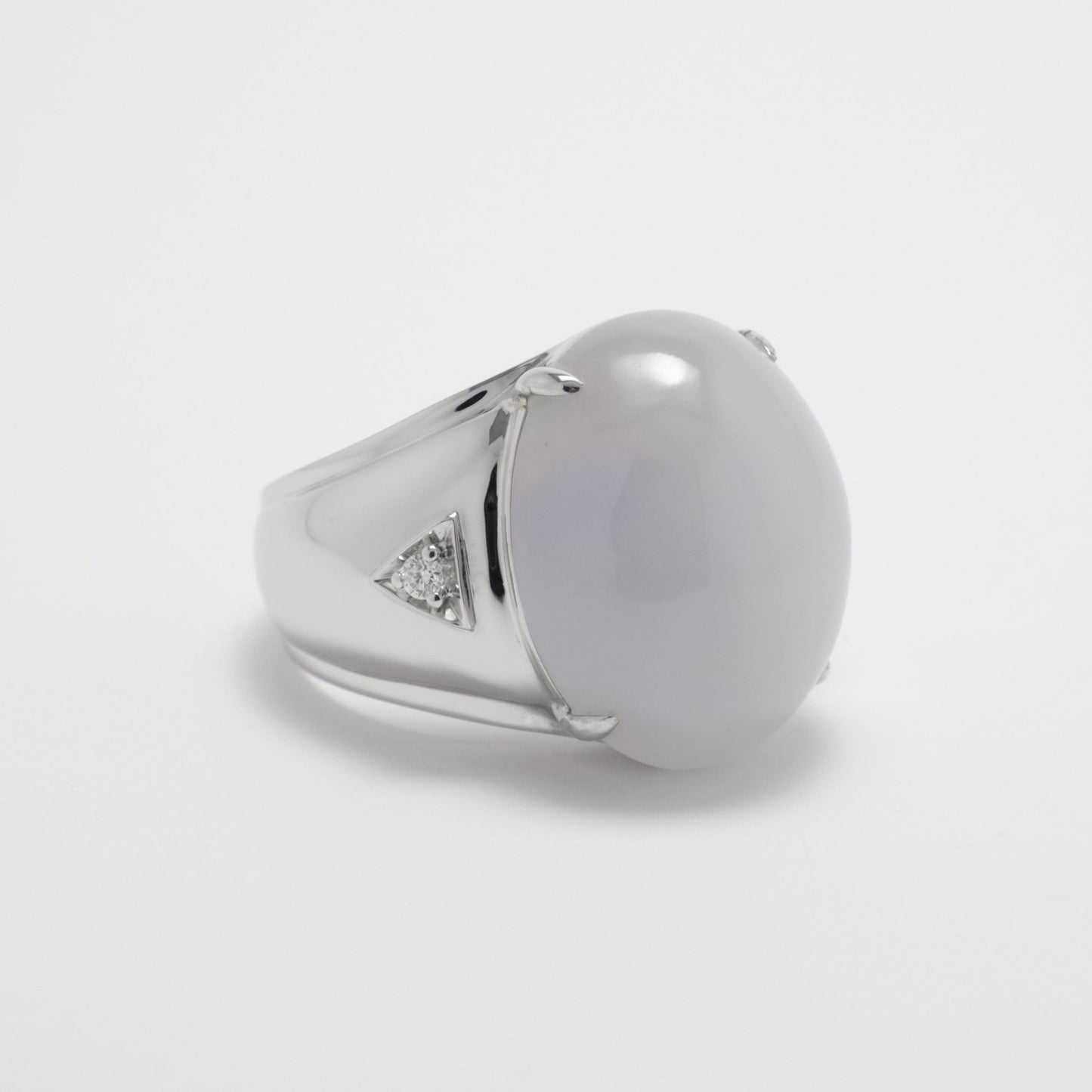 Ring - 18K白金緬甸冰糯淡紫鵝蛋形天然翡翠配鐨石戒指 - 雅玉珠寶