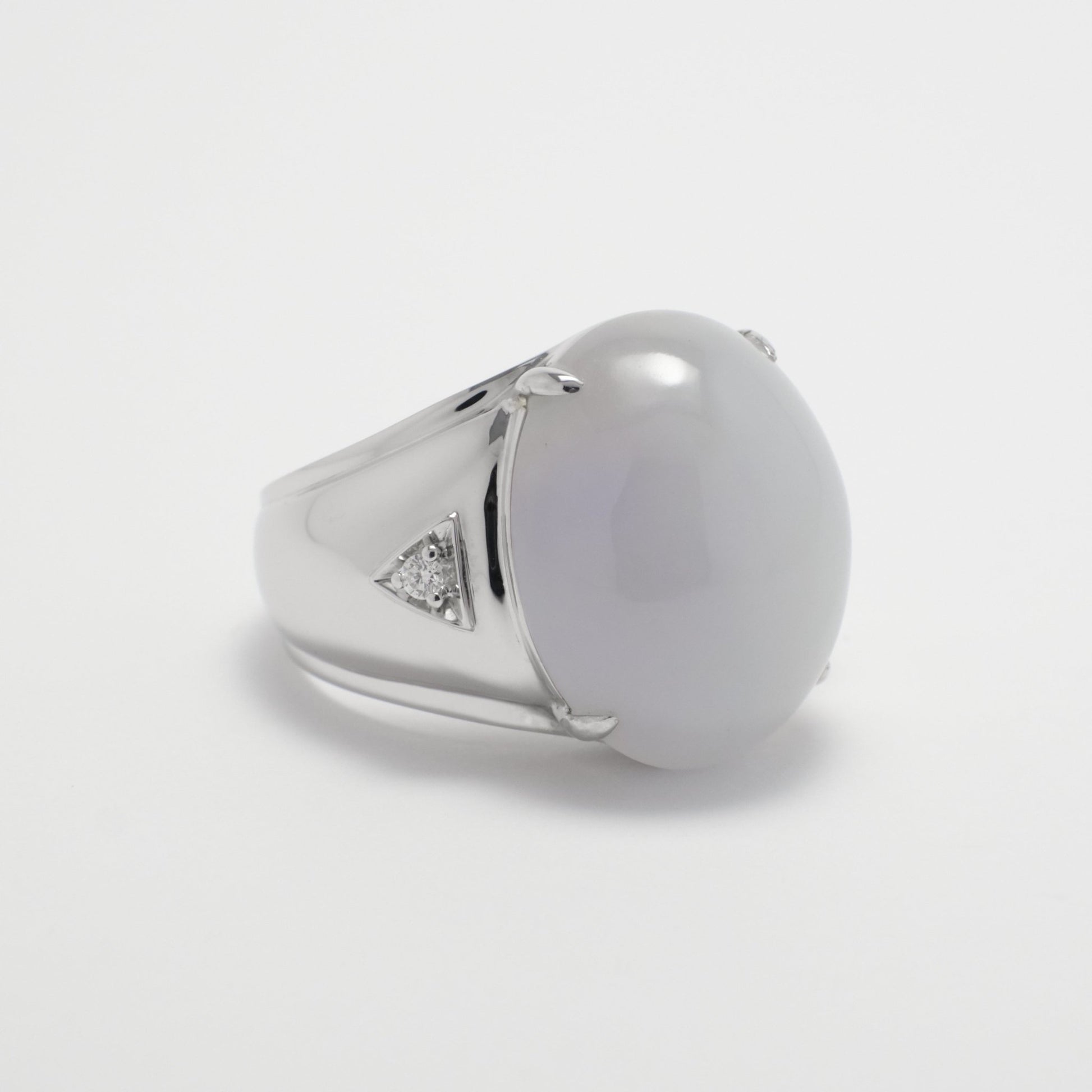 Ring - 18K白金緬甸冰糯淡紫鵝蛋形天然翡翠配鐨石戒指 - 雅玉珠寶