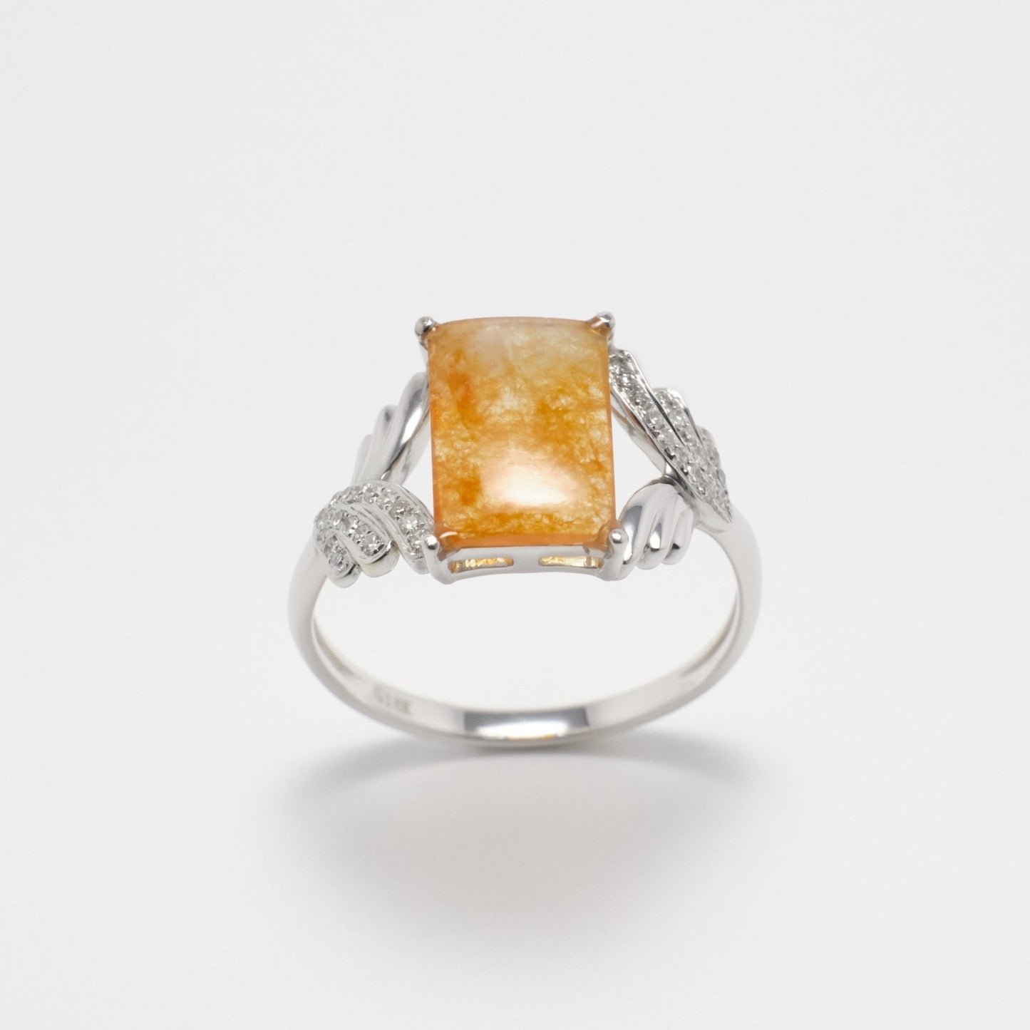 Ring - 18K白金緬甸黃翡方面天然翡翠配交錯鑽石葉形戒指 - 雅玉珠寶