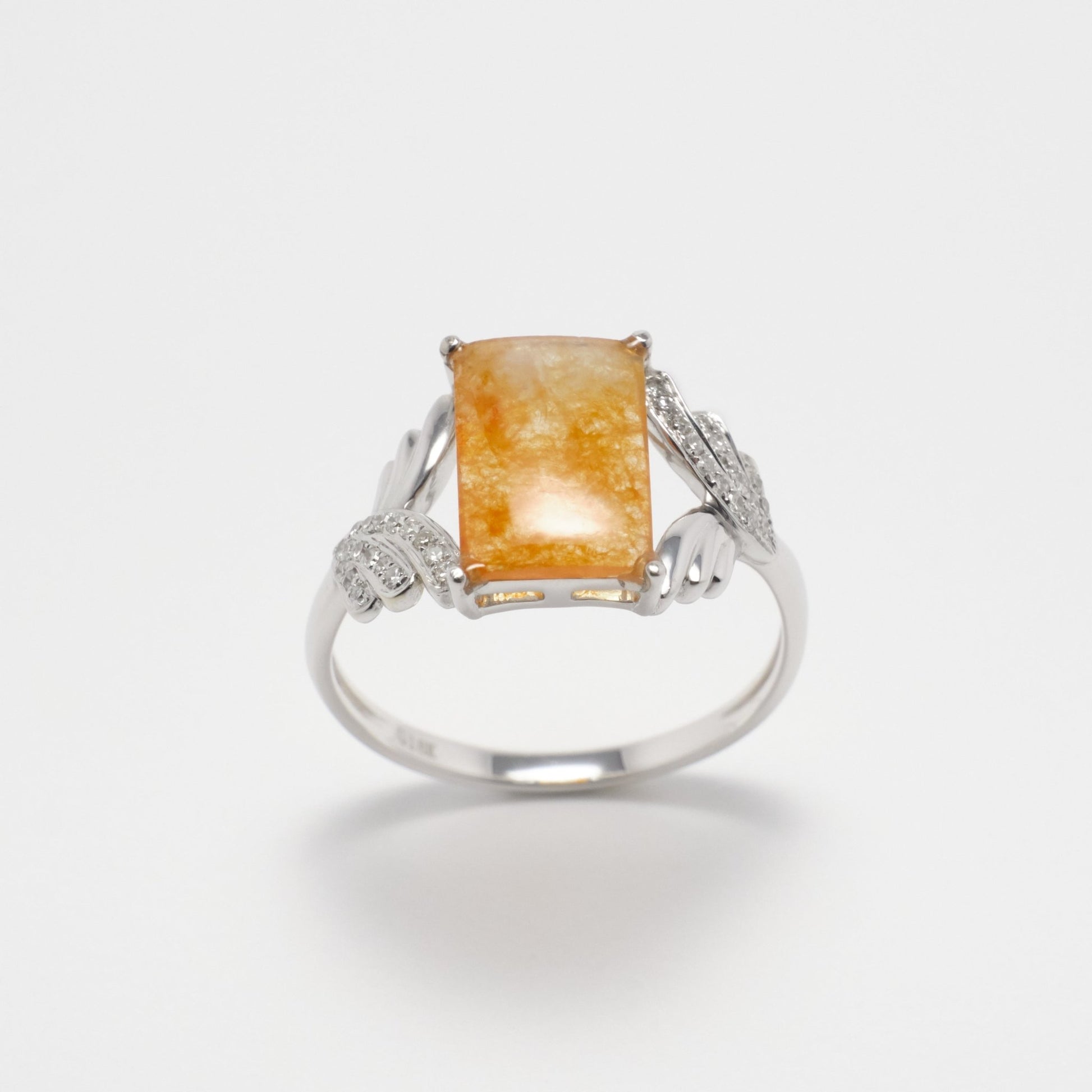 Ring - 18K白金緬甸黃翡方面天然翡翠配交錯鑽石葉形戒指 - 雅玉珠寶