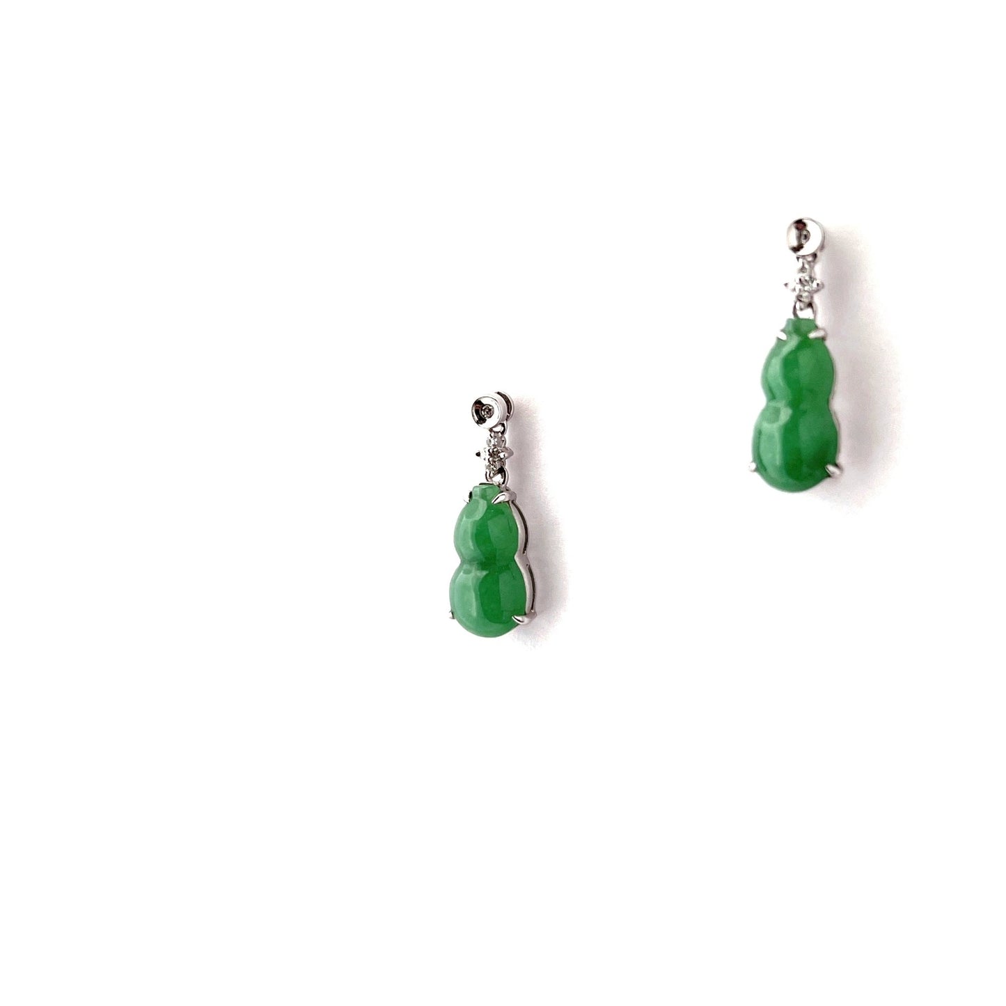 耳環 - 綠色葫蘆雕刻天然翡翠配鑽石拼花18K白色金耳環 - 雅玉珠寶