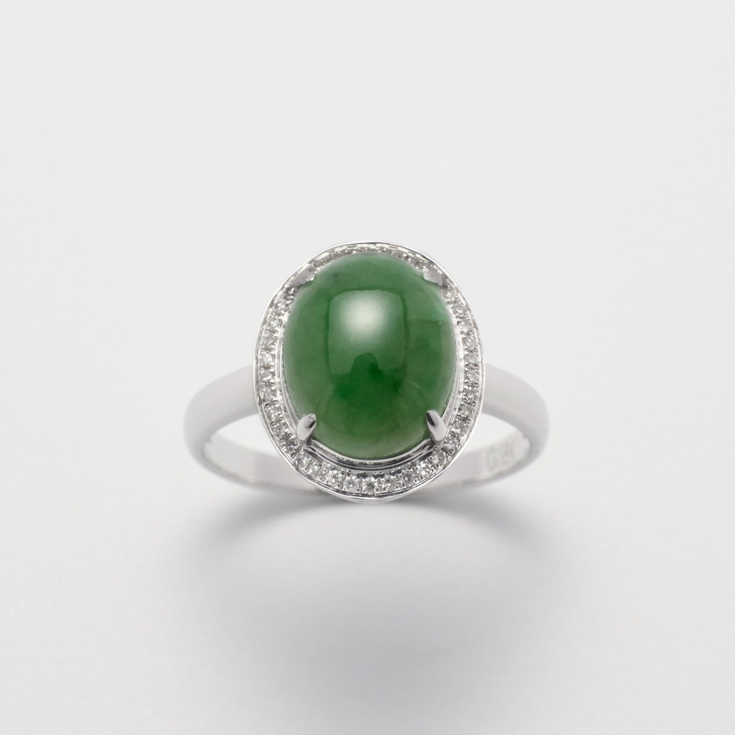 Ring - 18K白金緬甸老坑花青鵝蛋形天然翡翠配鑽石戒指 - 雅玉珠寶