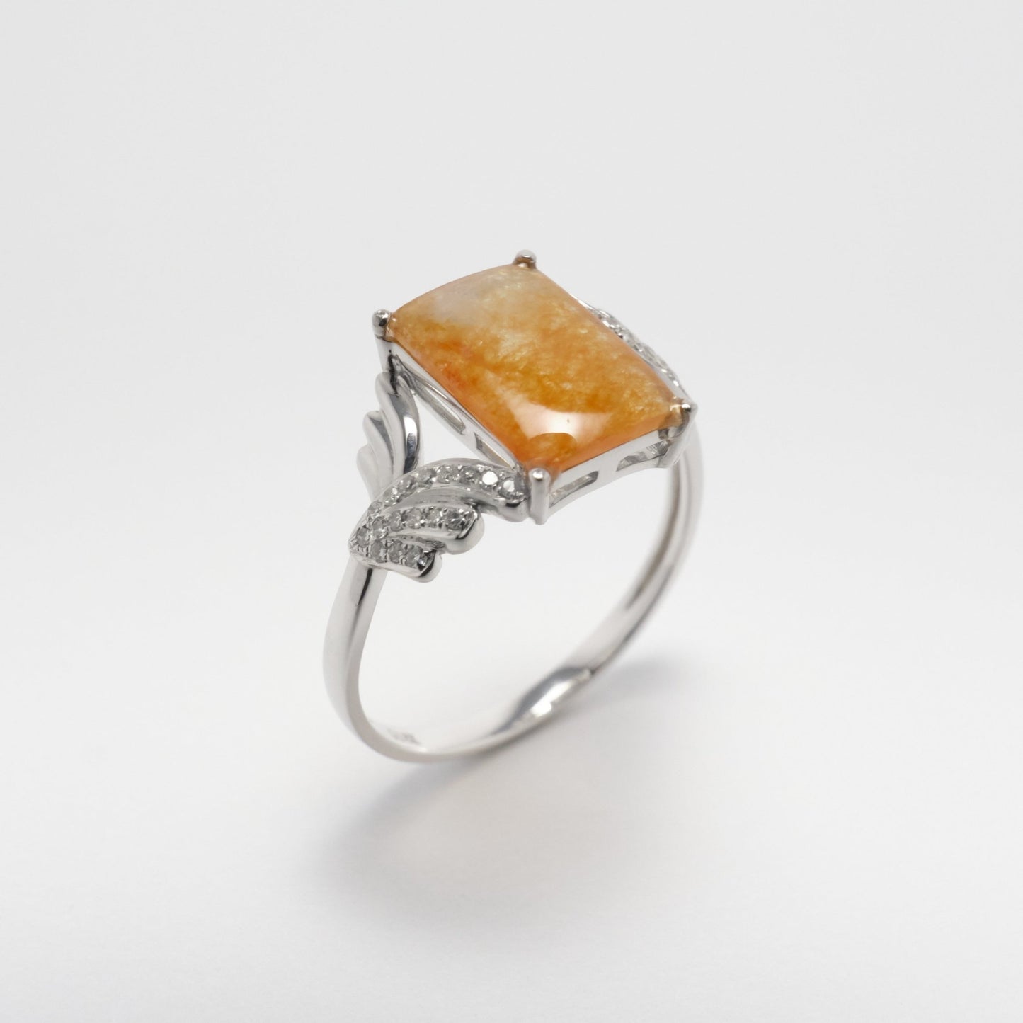Ring - 18K白金緬甸黃翡方面天然翡翠配交錯鑽石葉形戒指 - 雅玉珠寶
